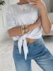 Biały T-shirt damski z wydłużonym przodem Noelia — zdjęcie 4