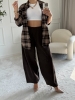 Koszula damska w kratę oversize FRIDA brąz – Noelia, cała sylwetka