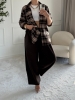 Koszula damska w kratę oversize FRIDA brąz – Noelia, z boku