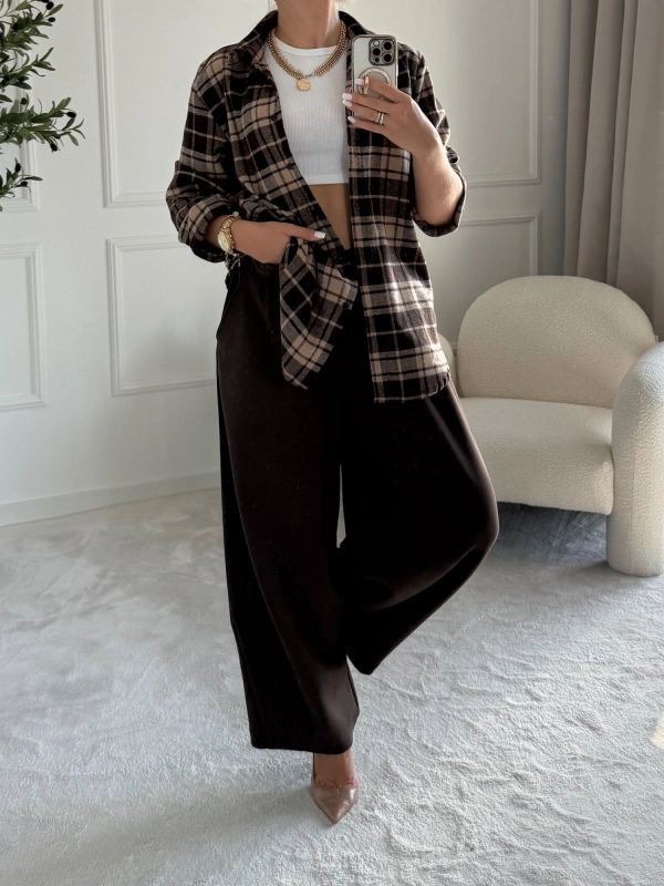 Koszula damska w kratę oversize FRIDA brąz – Noelia, z boku