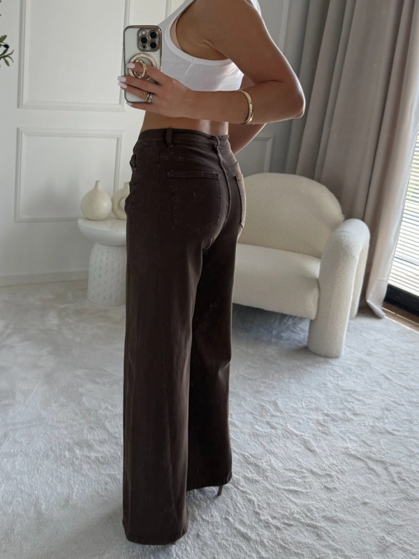 Jeansy damskie szerokie DANA brąz – Noelia, z tyłu