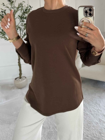 Longsleeve damski oversize ZURI czekolada – Noelia, przód, białe jeansy