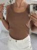 Top damski w prążki bez rękawów ROMY karmel – Noelia