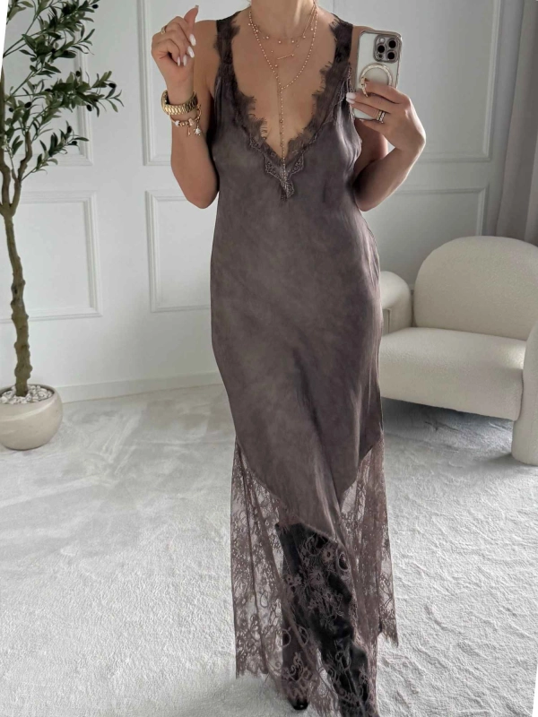 Sukienka damska maxi z koronką SELIN taupe – Noelia