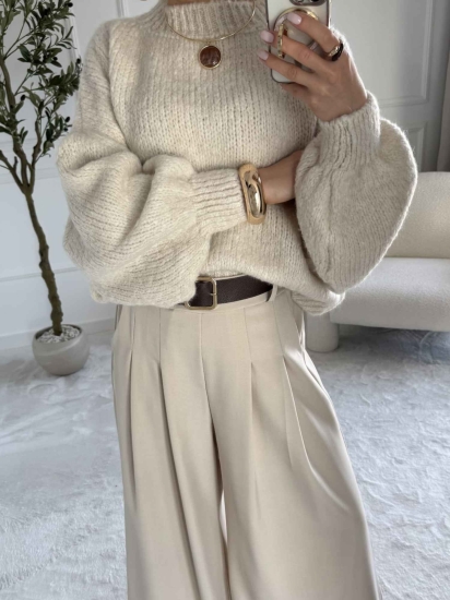 Sweter damski oversize ecru – miękki, ciepły — zdjęcie 2