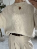 Sweter damski oversize ecru – miękki, ciepły — zdjęcie 3